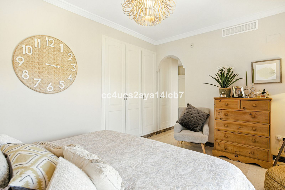 Image 40: detached villa For sale, Estepona, €970,000 [HFM-CL10163]