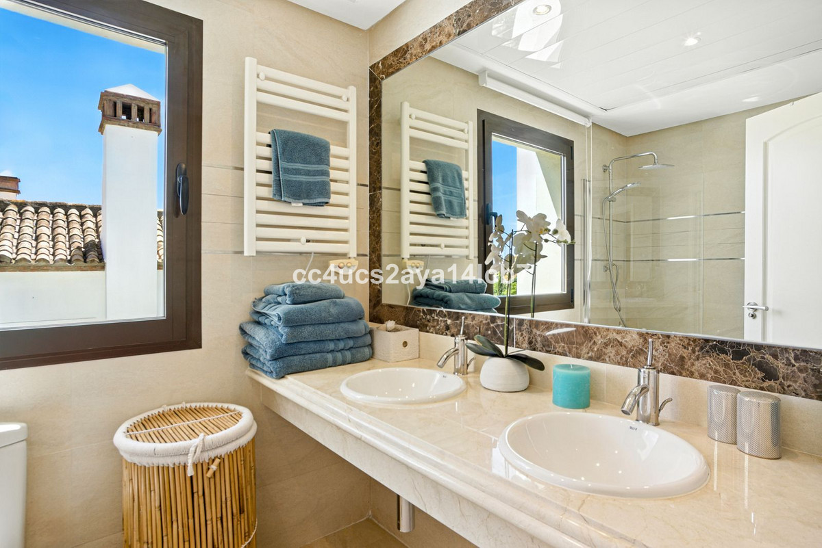 Image 40: detached villa For sale, Estepona, €970,000 [HFM-CL10163]