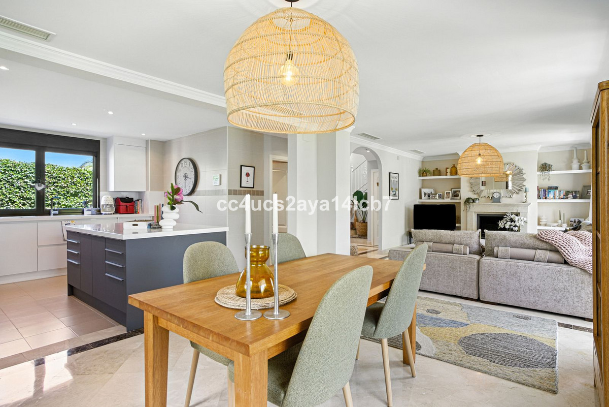 Image 40: detached villa For sale, Estepona, €970,000 [HFM-CL10163]