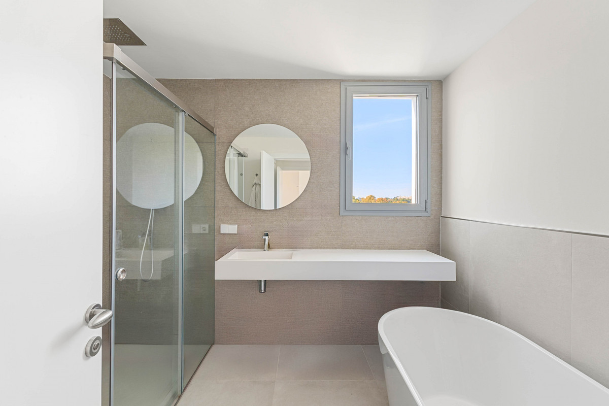 Image 37: semi-detached house For sale, San Pedro de Alcántara, €1,295,000 [HFM-CL10156]