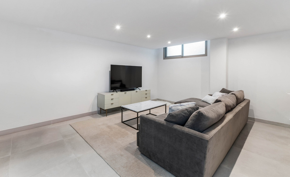 Image 37: semi-detached house For sale, San Pedro de Alcántara, €1,295,000 [HFM-CL10156]