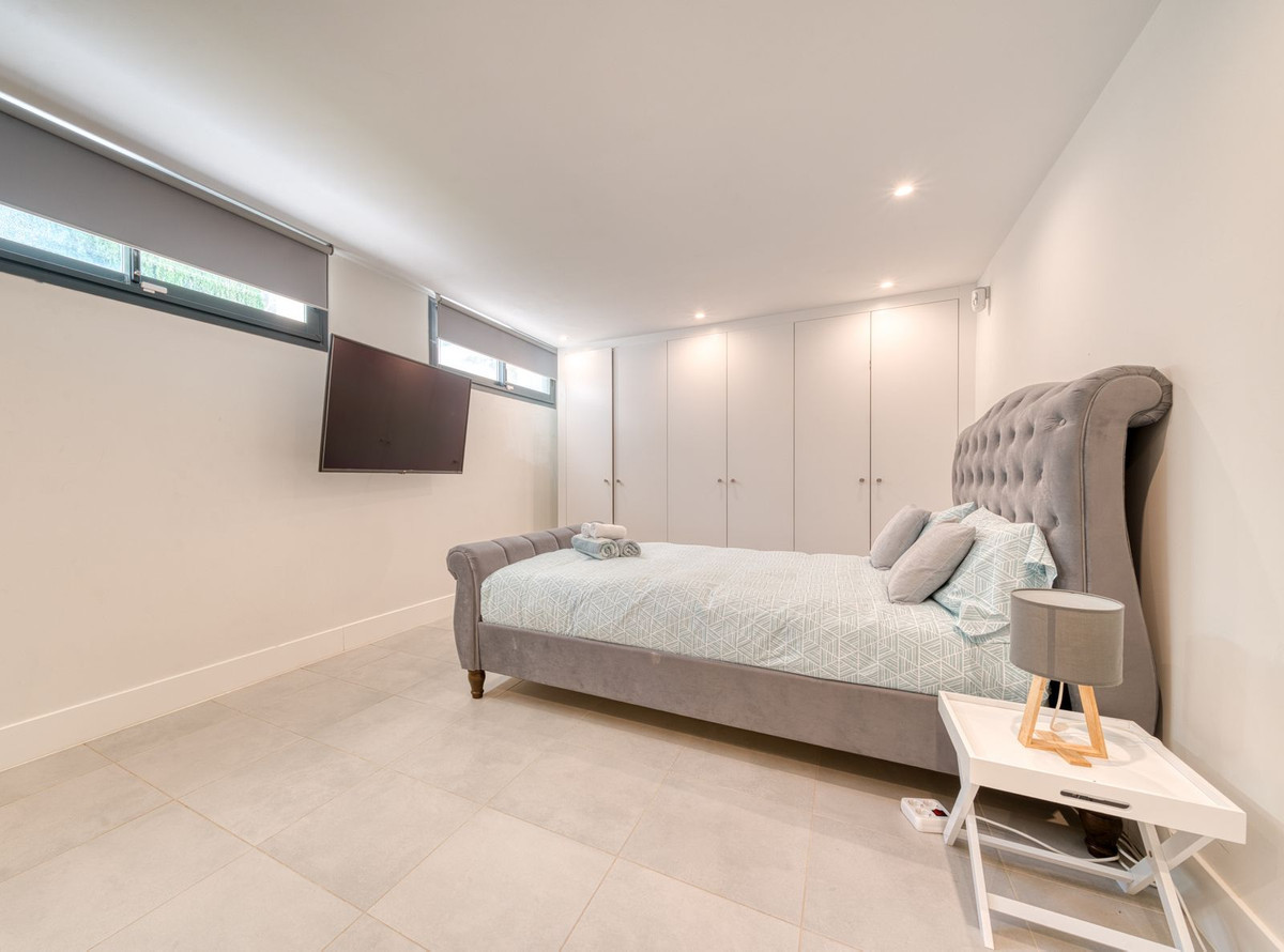 Image 41: detached villa For sale, Estepona, €1,390,000 [HFM-CL10154]