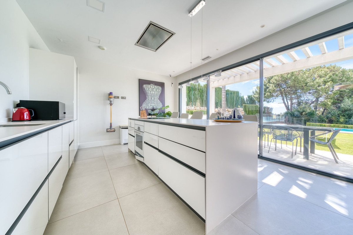 Image 41: detached villa For sale, Estepona, €1,390,000 [HFM-CL10154]