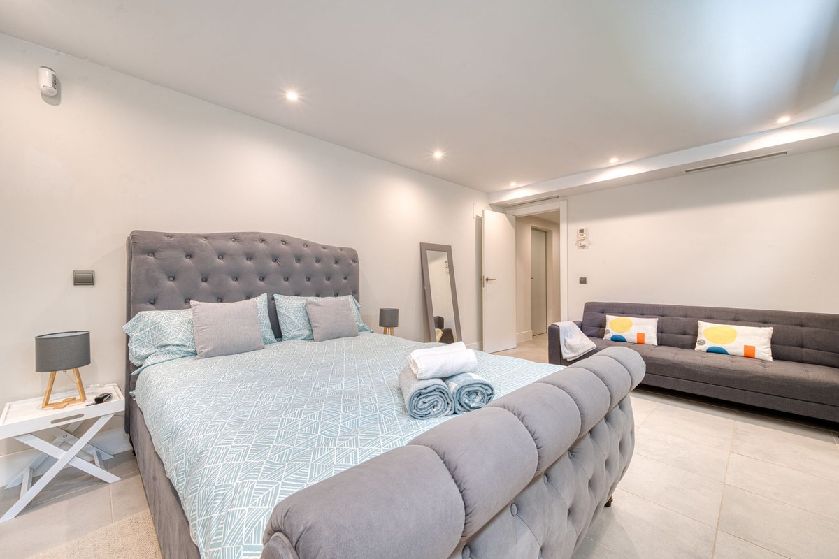 Image 41: detached villa For sale, Estepona, €1,390,000 [HFM-CL10154]