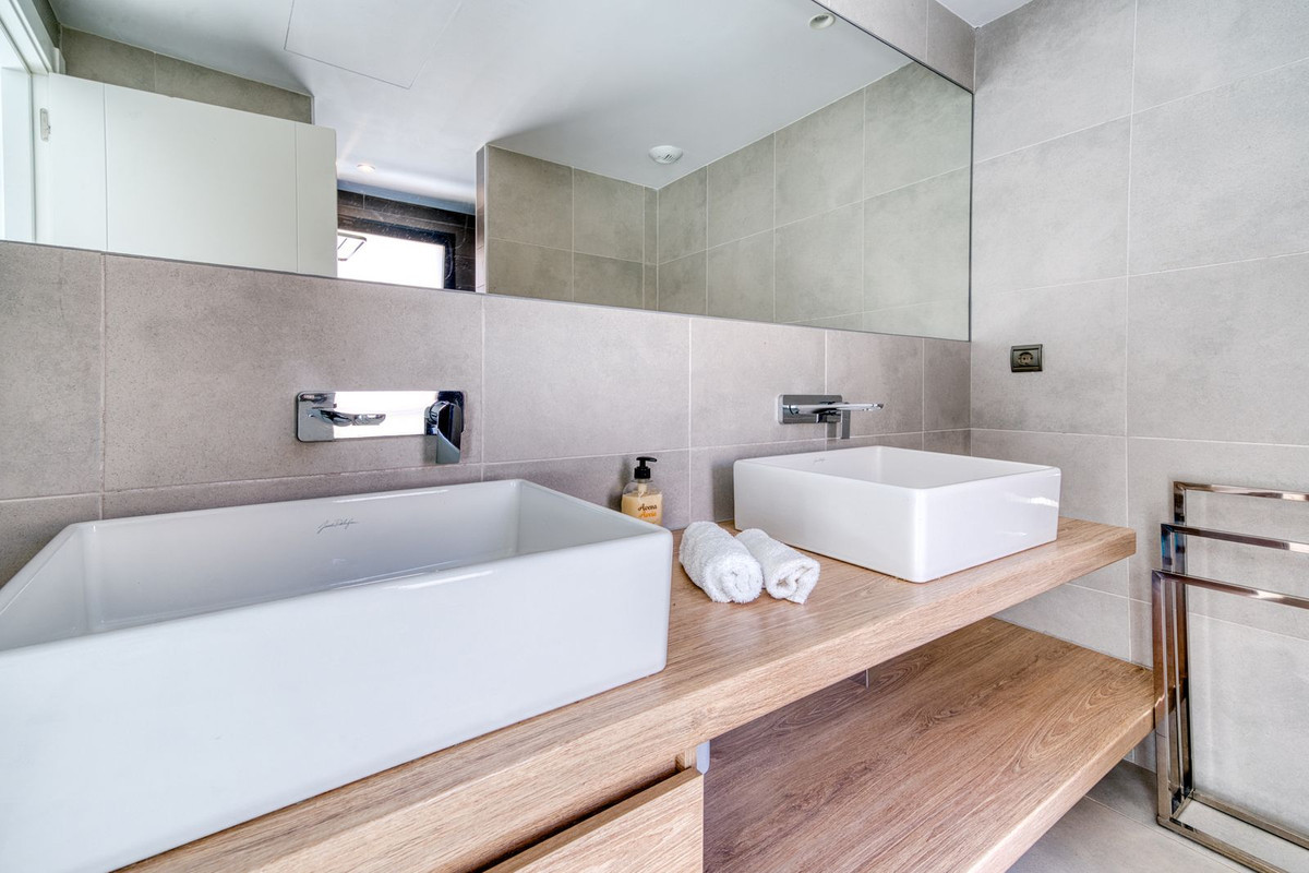 Image 41: detached villa For sale, Estepona, €1,390,000 [HFM-CL10154]