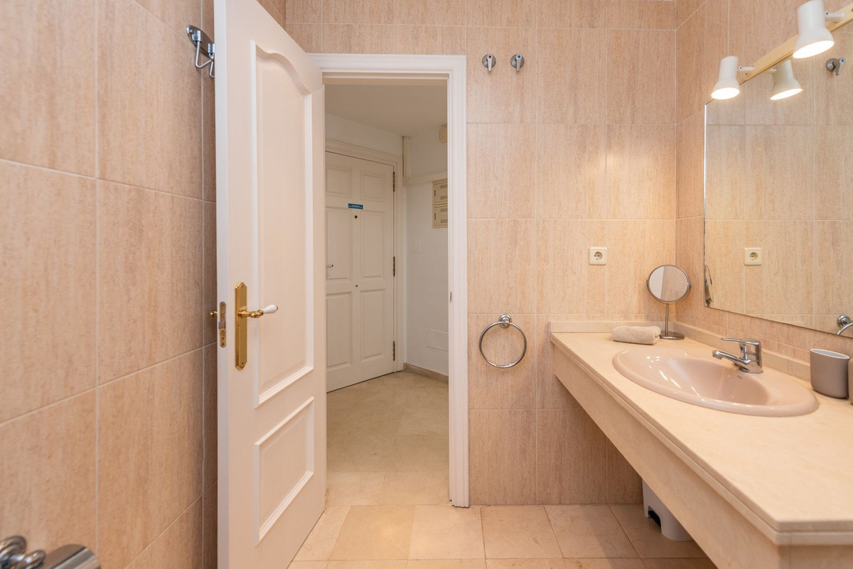 Image 25: apartment For sale, Marbella, €375,000 [HFM-CL10153]