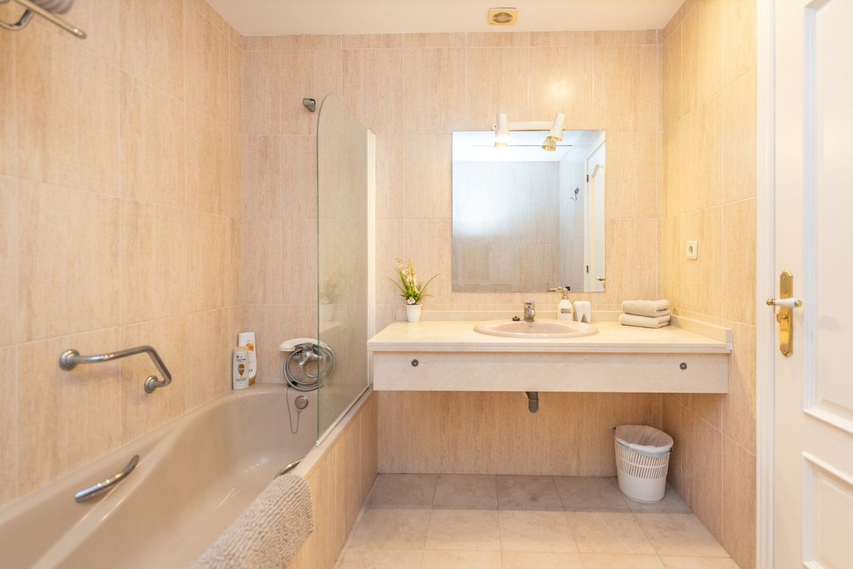 Image 25: apartment For sale, Marbella, €375,000 [HFM-CL10153]