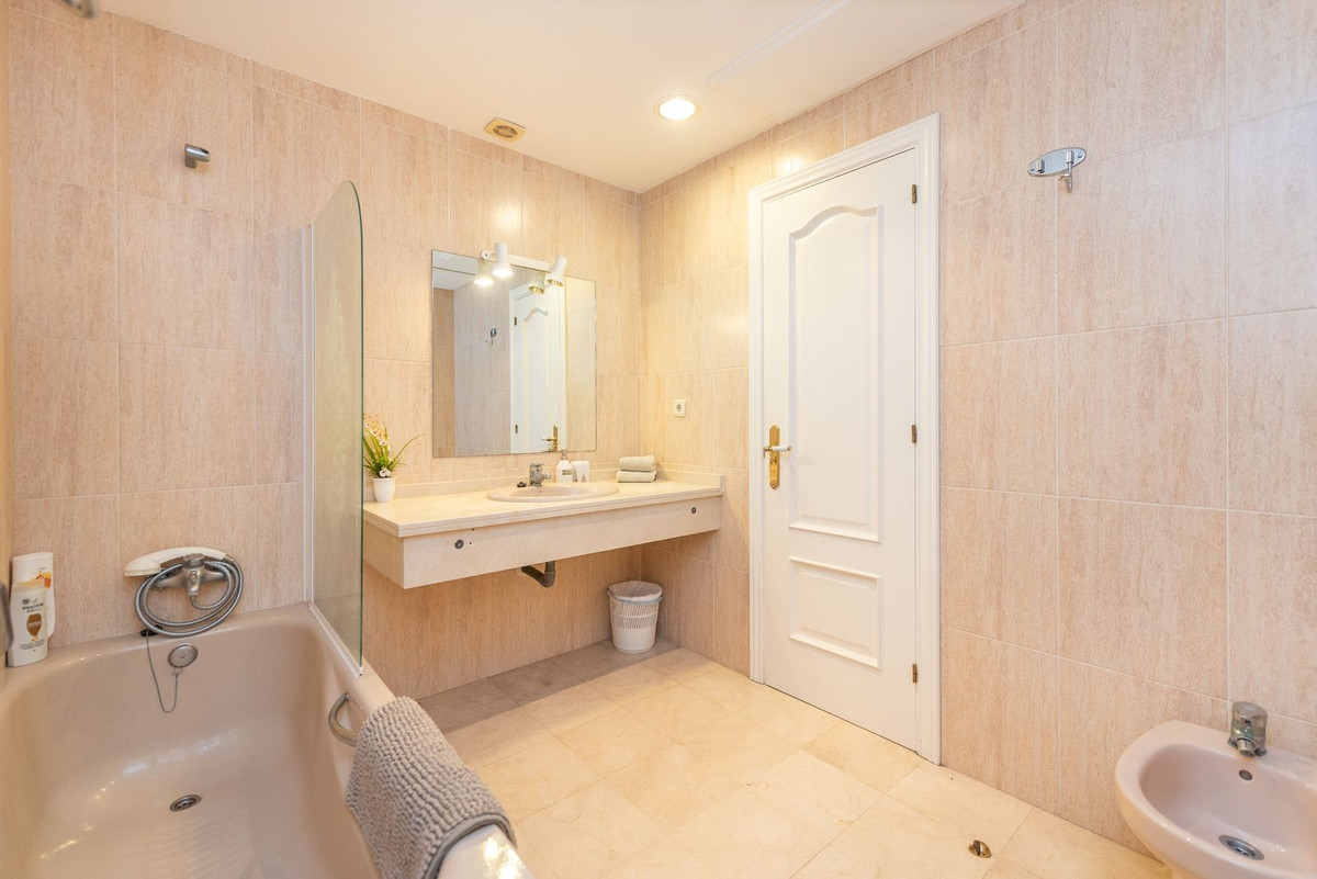 Image 25: apartment For sale, Marbella, €375,000 [HFM-CL10153]