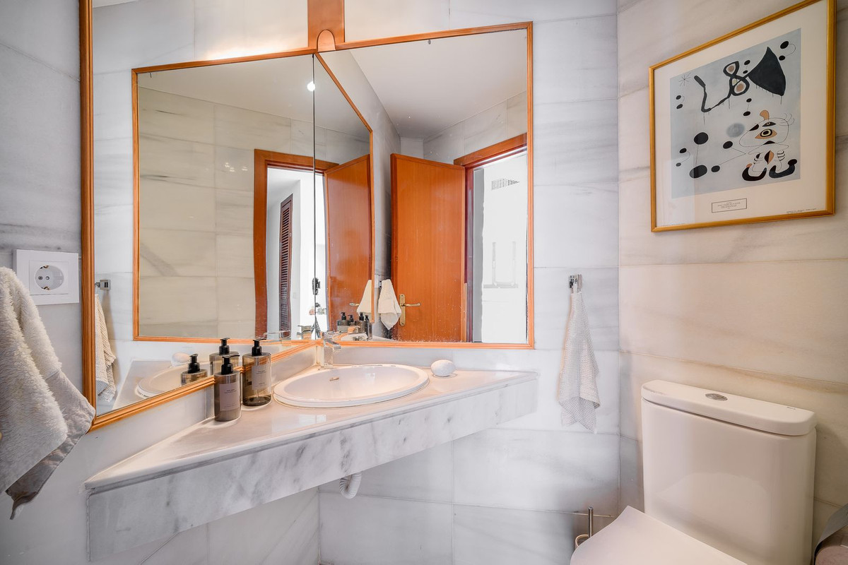 Image 17: apartment For sale, Nueva Andalucía, €995,000 [HFM-CL10160]