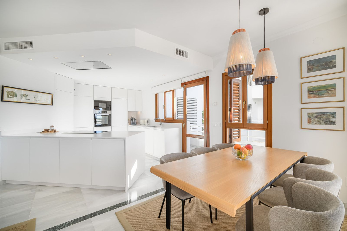 Image 17: apartment For sale, Nueva Andalucía, €995,000 [HFM-CL10160]