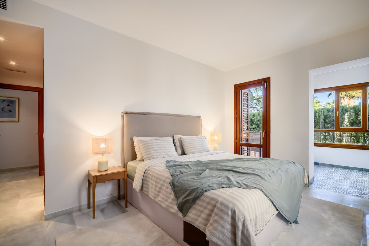 Image 17: apartment For sale, Nueva Andalucía, €995,000 [HFM-CL10160]