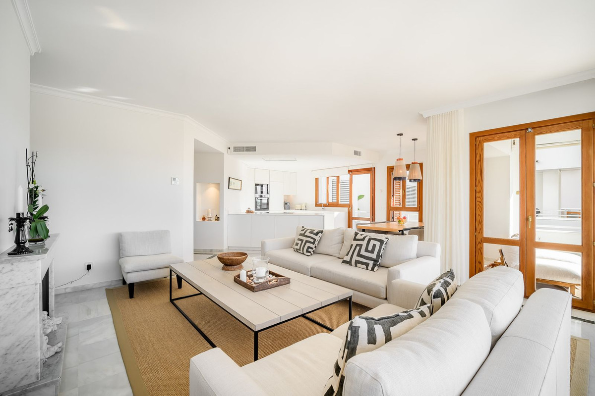 Image 17: apartment For sale, Nueva Andalucía, €995,000 [HFM-CL10160]