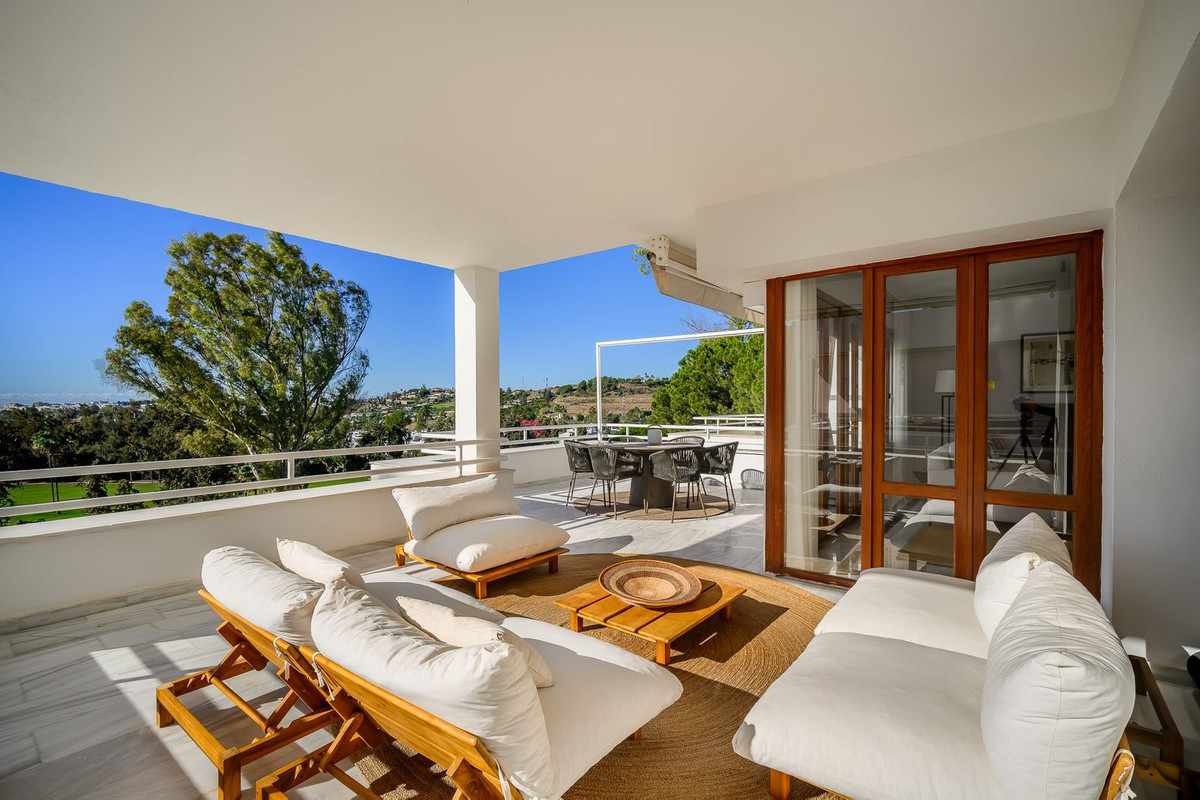 Image 17: apartment For sale, Nueva Andalucía, €995,000 [HFM-CL10160]