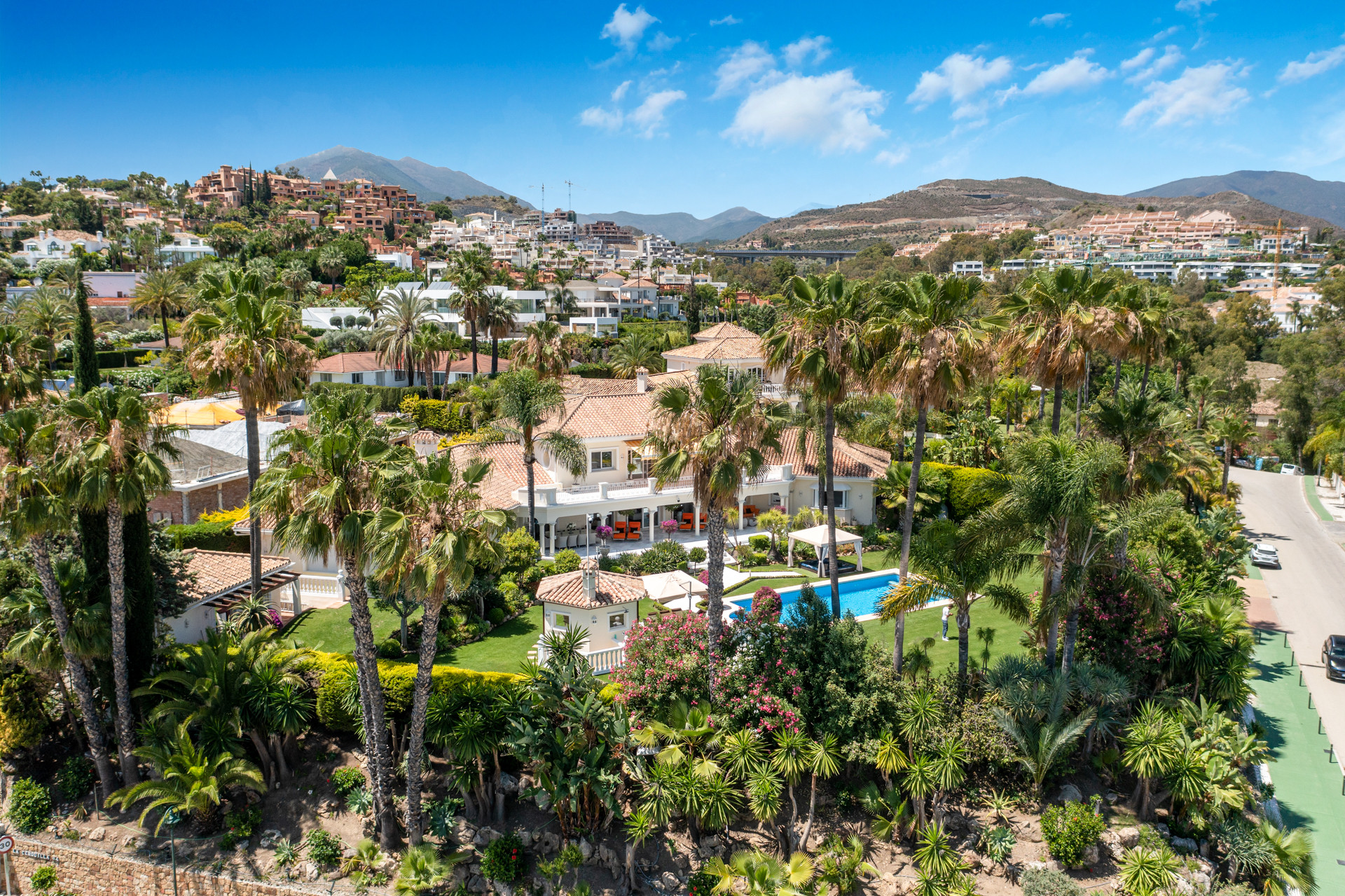 Image 59: detached villa For sale, Nueva Andalucía, €6,900,000 [HFM-C40017]