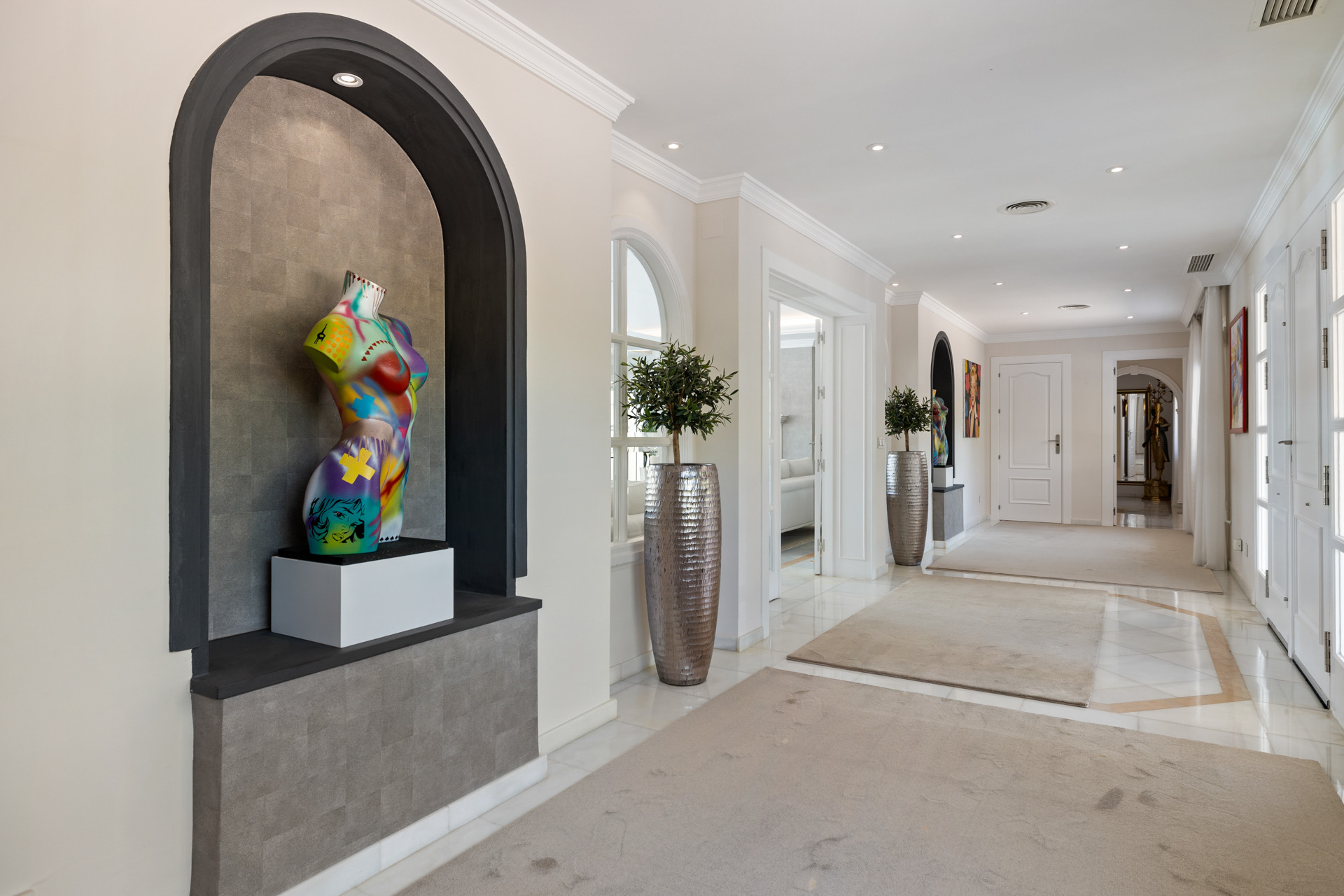 Image 59: detached villa For sale, Nueva Andalucía, €6,900,000 [HFM-C40017]