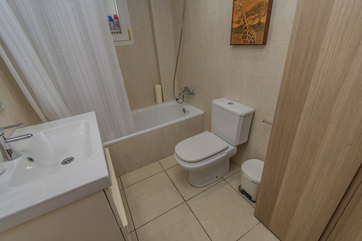 Image 11: penthouse For sale, Nueva Andalucía, €335,000 [HFM-CL10061]