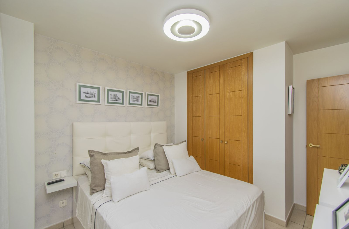 Image 11: penthouse For sale, Nueva Andalucía, €335,000 [HFM-CL10061]