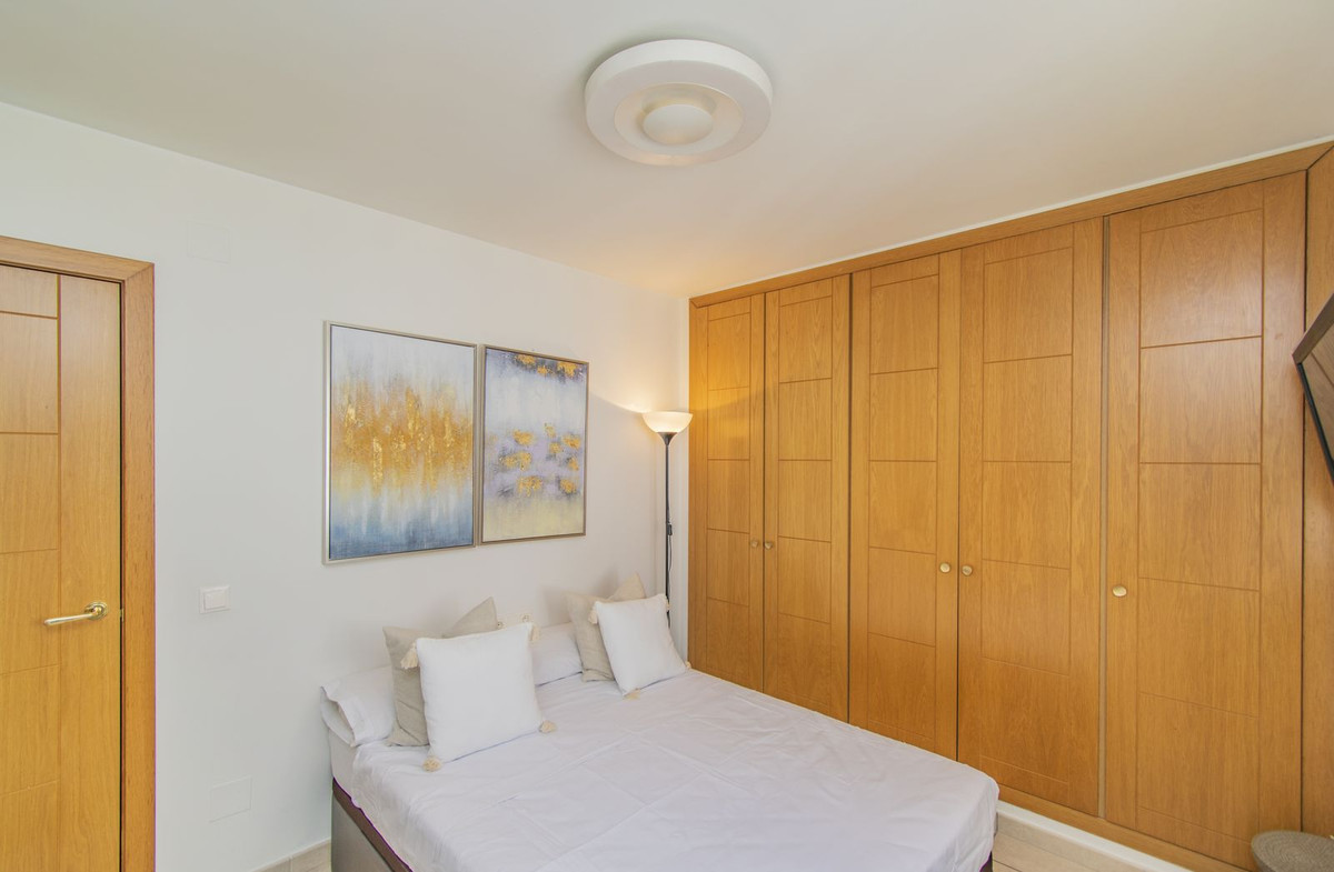 Image 11: penthouse For sale, Nueva Andalucía, €335,000 [HFM-CL10061]