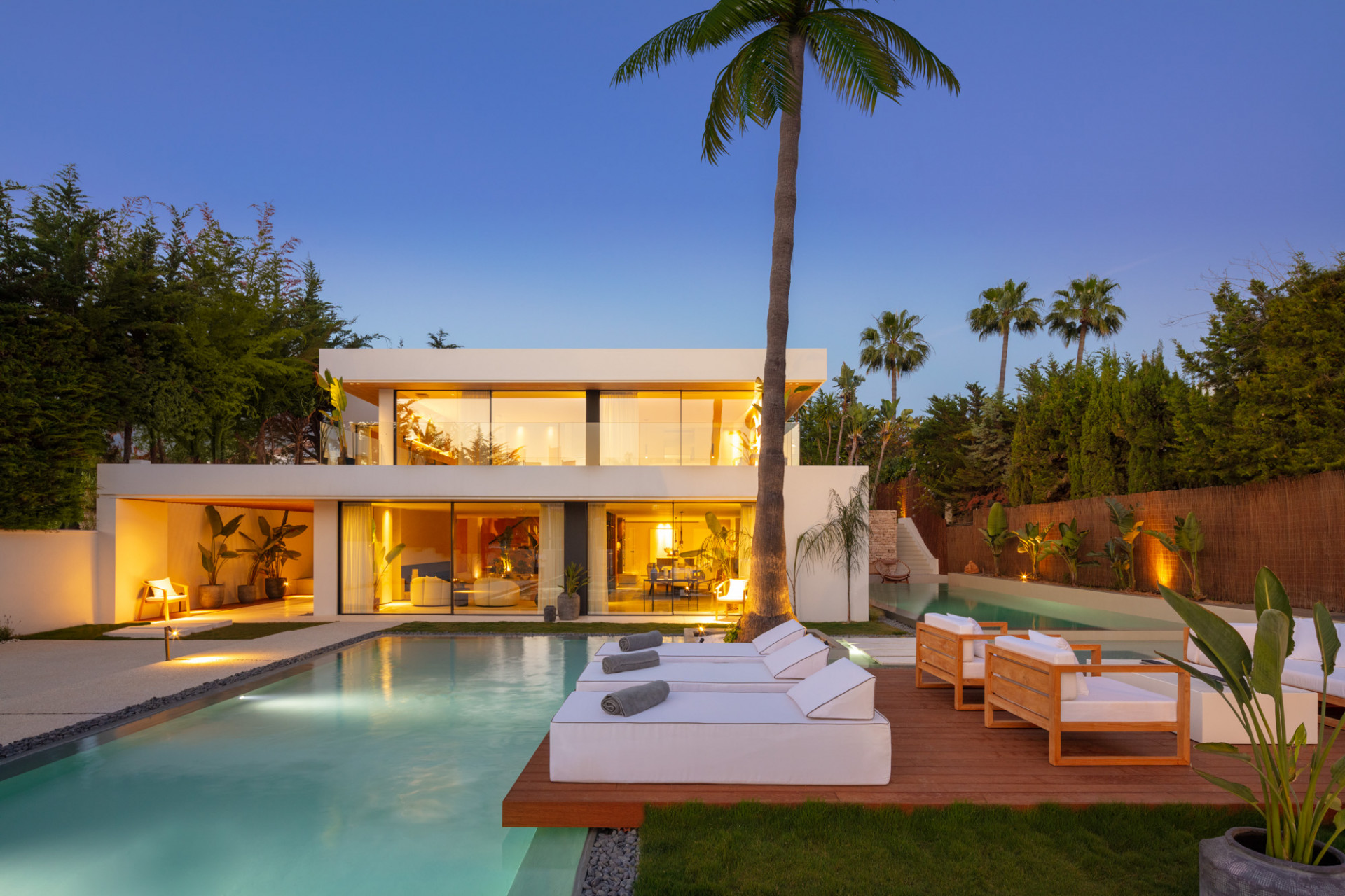 Image 33: detached villa For sale, Nueva Andalucía, €3,550,000 [HFM-C40020]