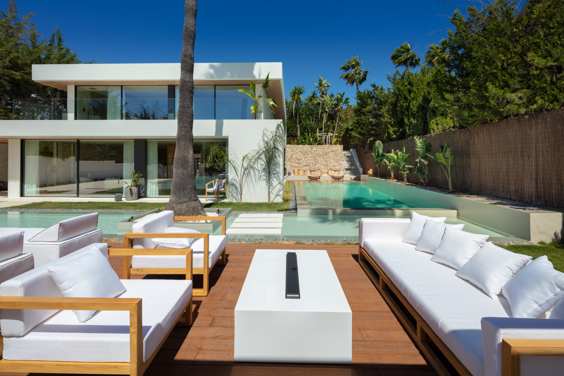 Image 33: detached villa For sale, Nueva Andalucía, €3,550,000 [HFM-C40020]