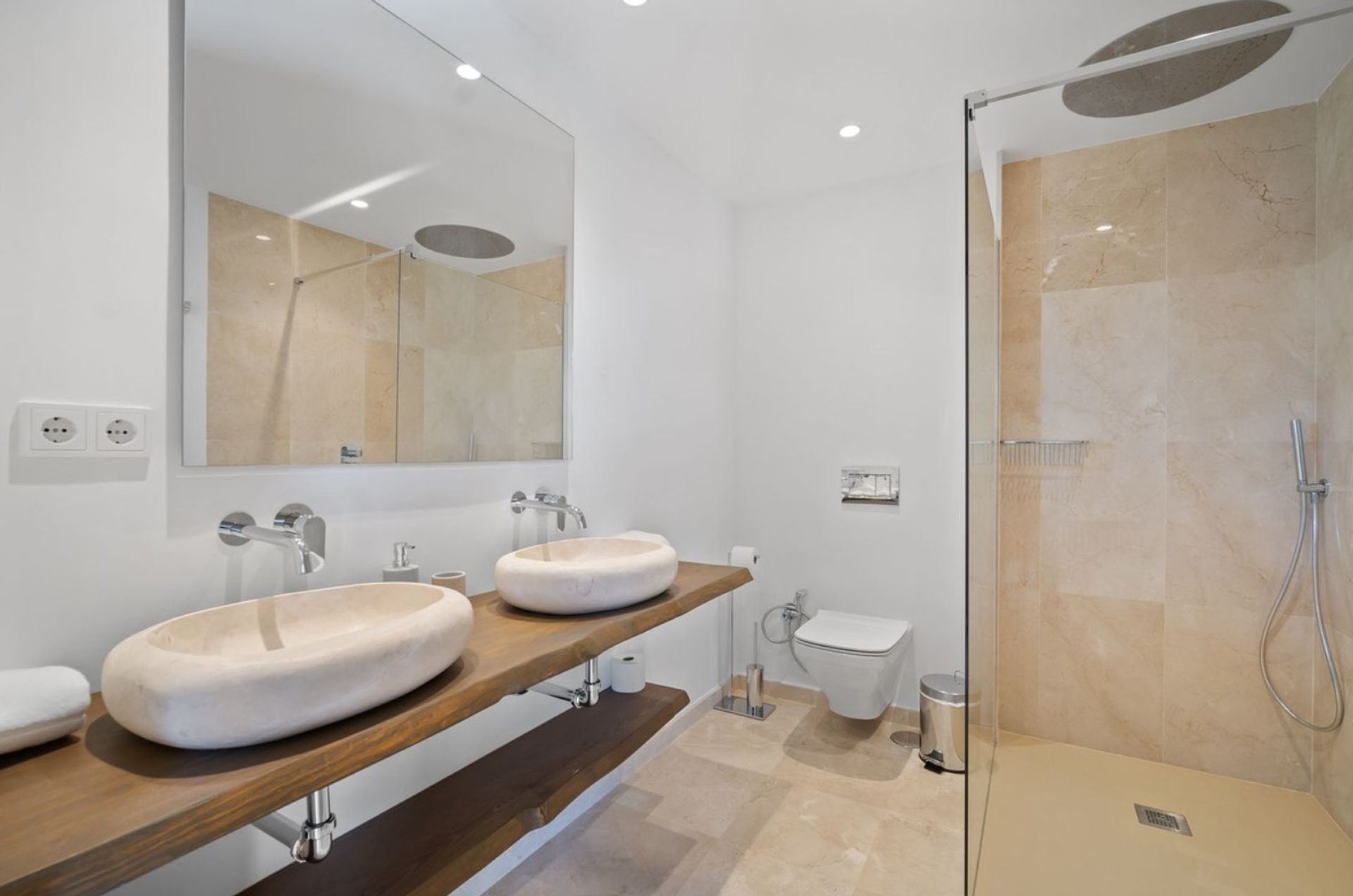 Image 21: detached villa For sale, Nueva Andalucía, €3,500,000 [HFM-CL10039]