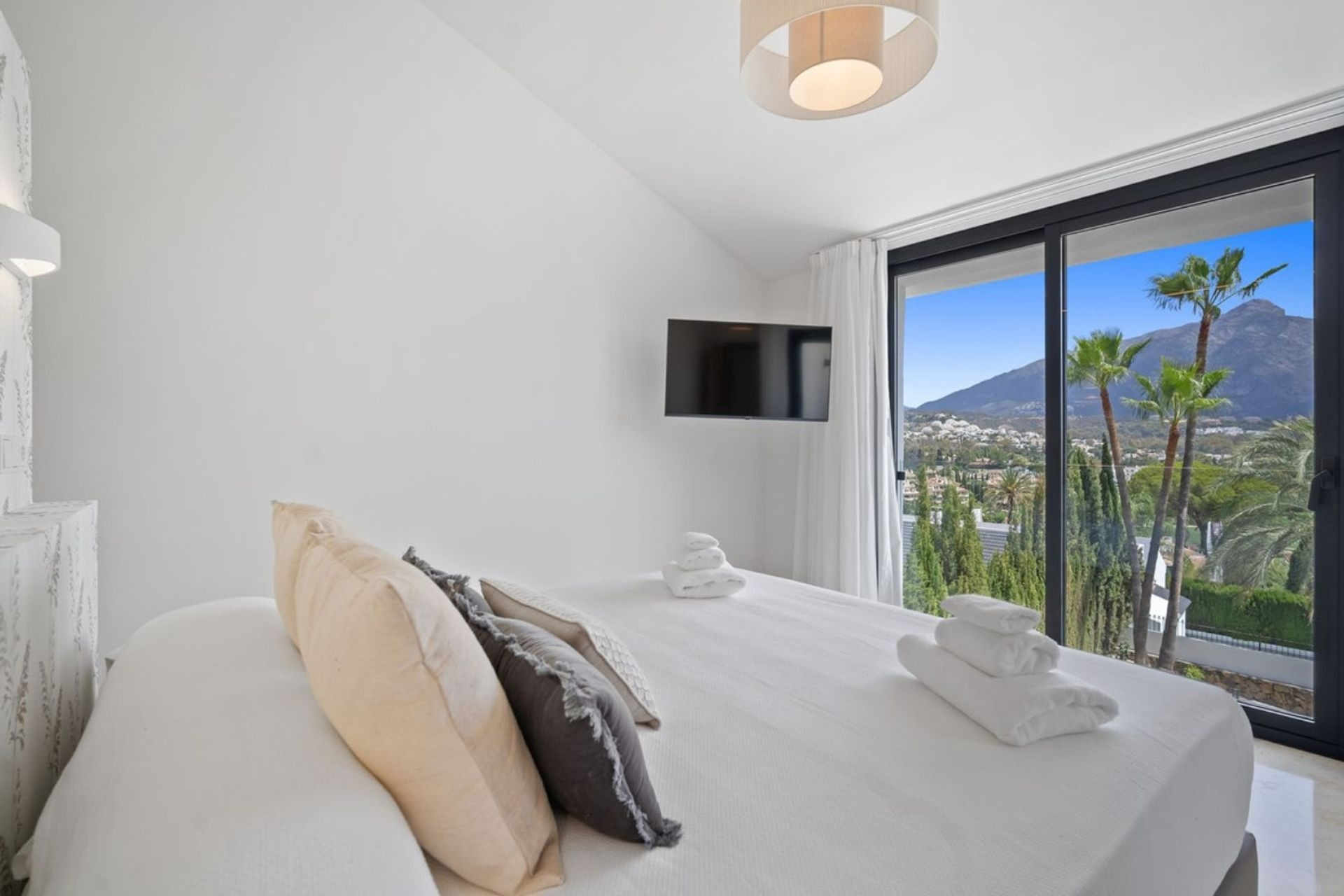 Image 21: detached villa For sale, Nueva Andalucía, €3,500,000 [HFM-CL10039]