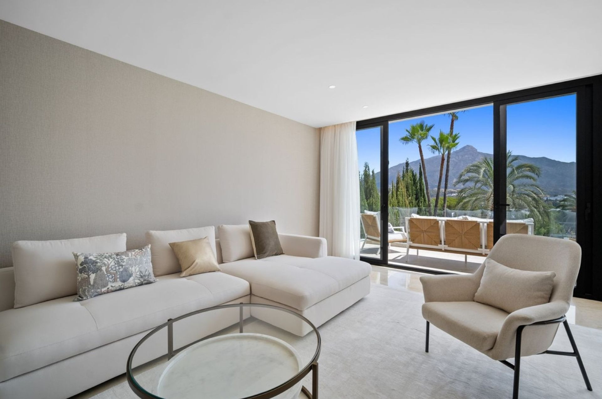 Image 21: detached villa For sale, Nueva Andalucía, €3,500,000 [HFM-CL10039]