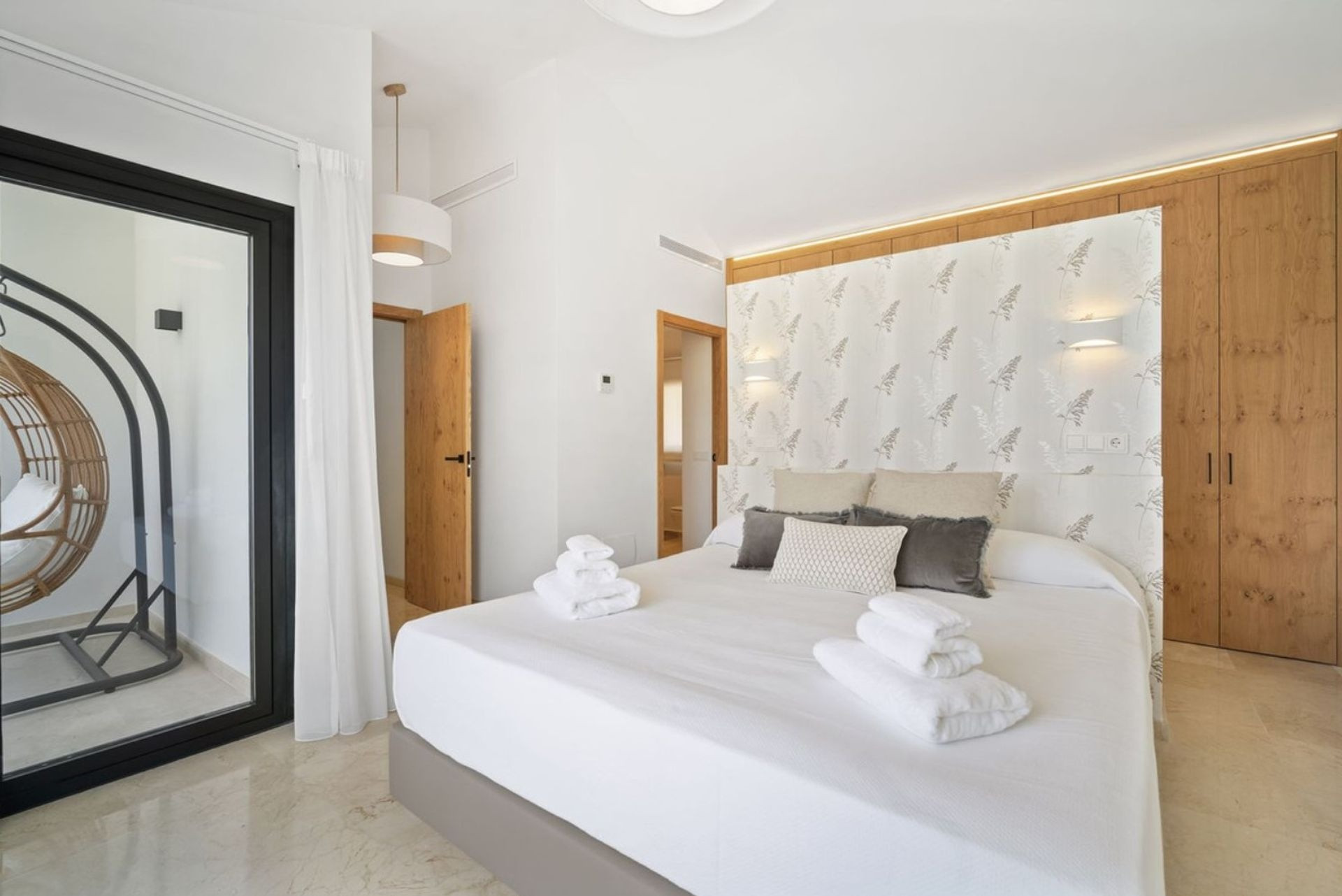 Image 21: detached villa For sale, Nueva Andalucía, €3,500,000 [HFM-CL10039]