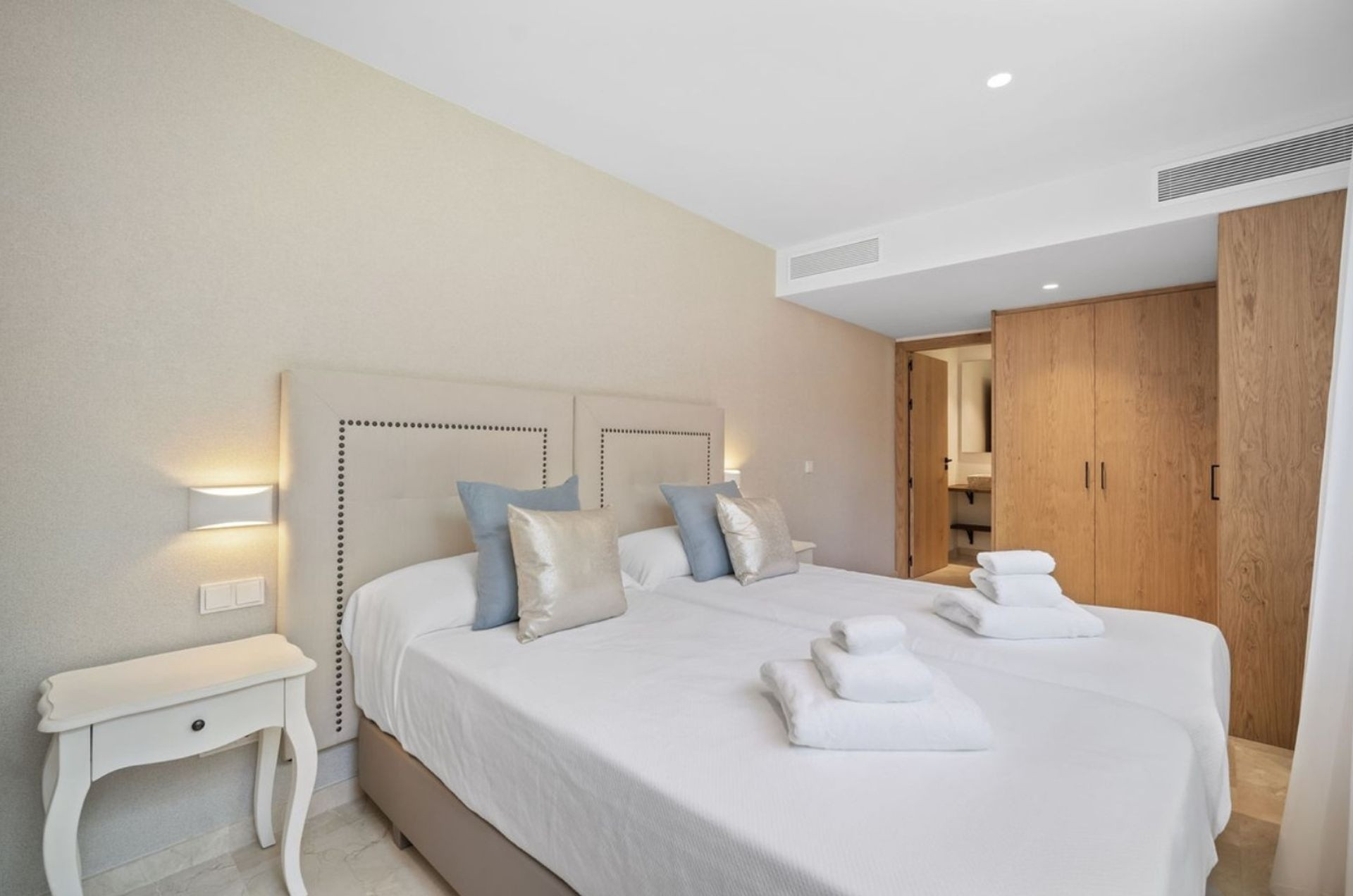 Image 21: detached villa For sale, Nueva Andalucía, €3,500,000 [HFM-CL10039]