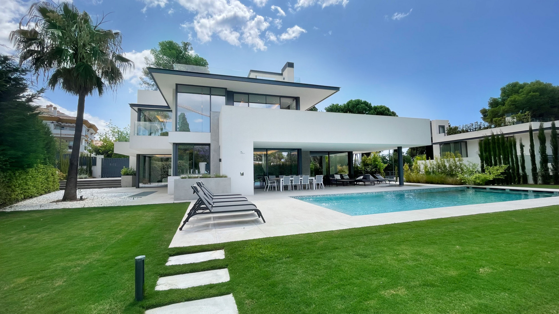 Image 50: detached villa For sale, The Golden Mile, €4,650,000 [HFM-C40046]