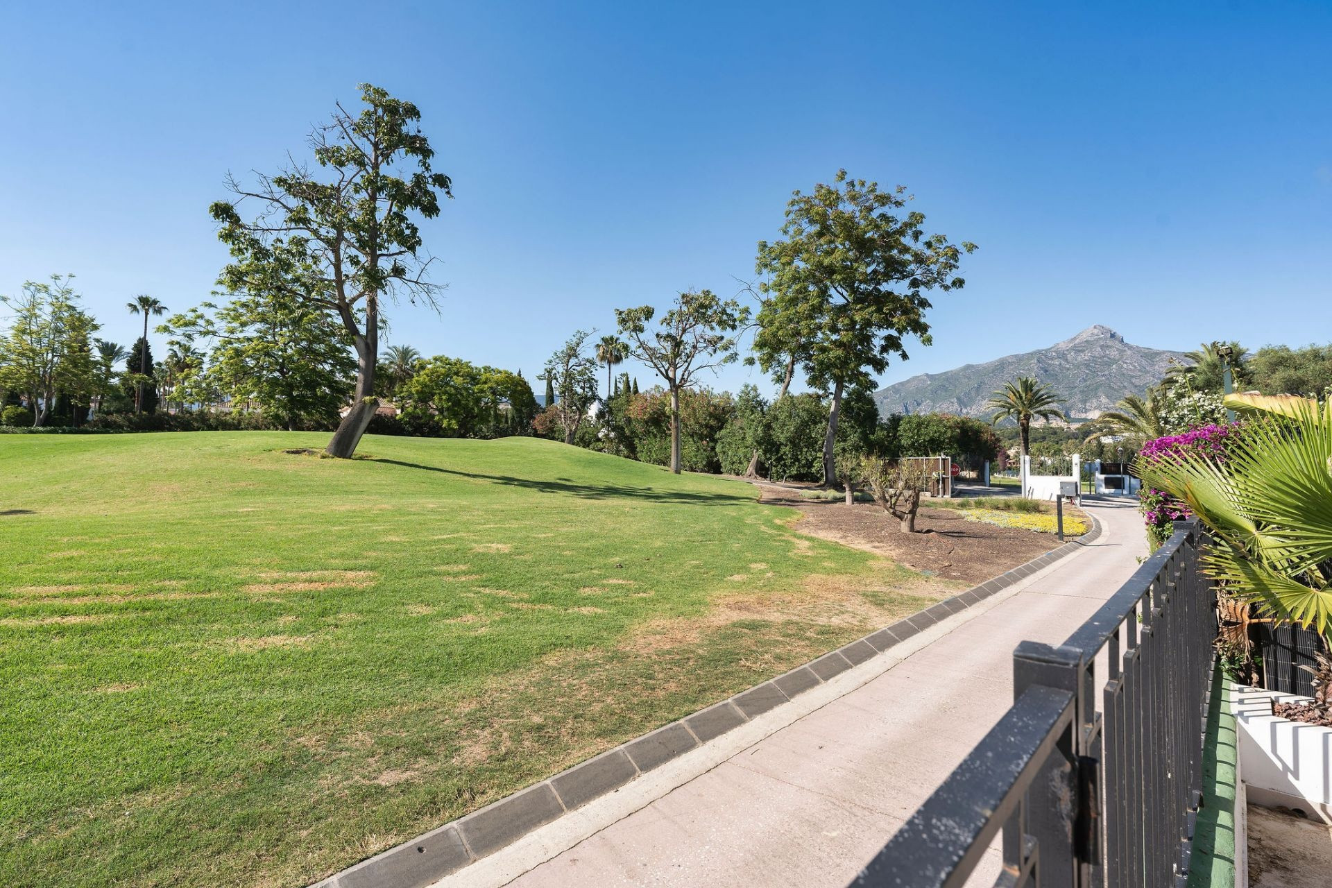 Image 30: townhouse For sale, Nueva Andalucía, €895,000 [HFM-C40050]