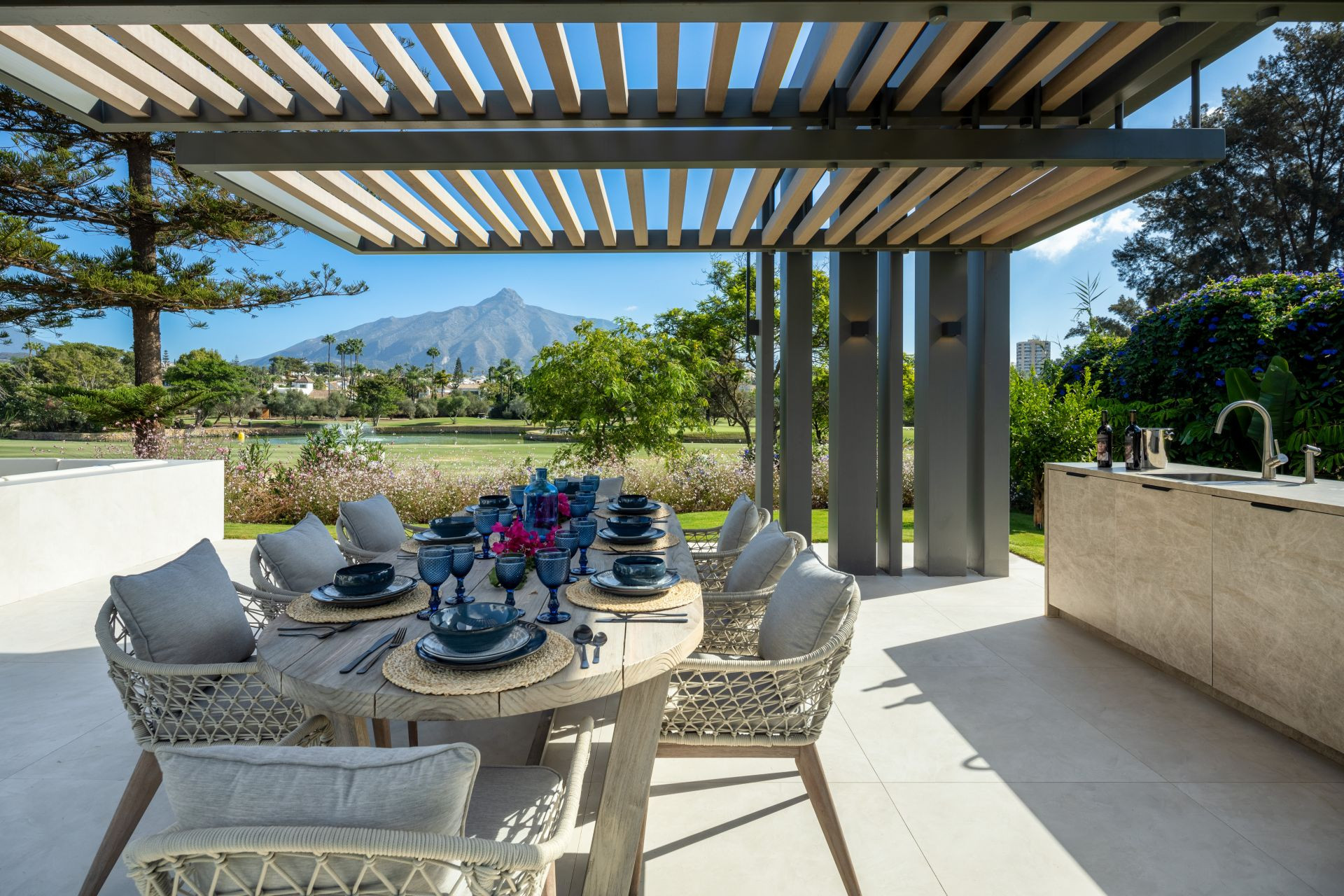 Image 42: detached villa For sale, Nueva Andalucía, €7,495,000 [HFM-C40055]