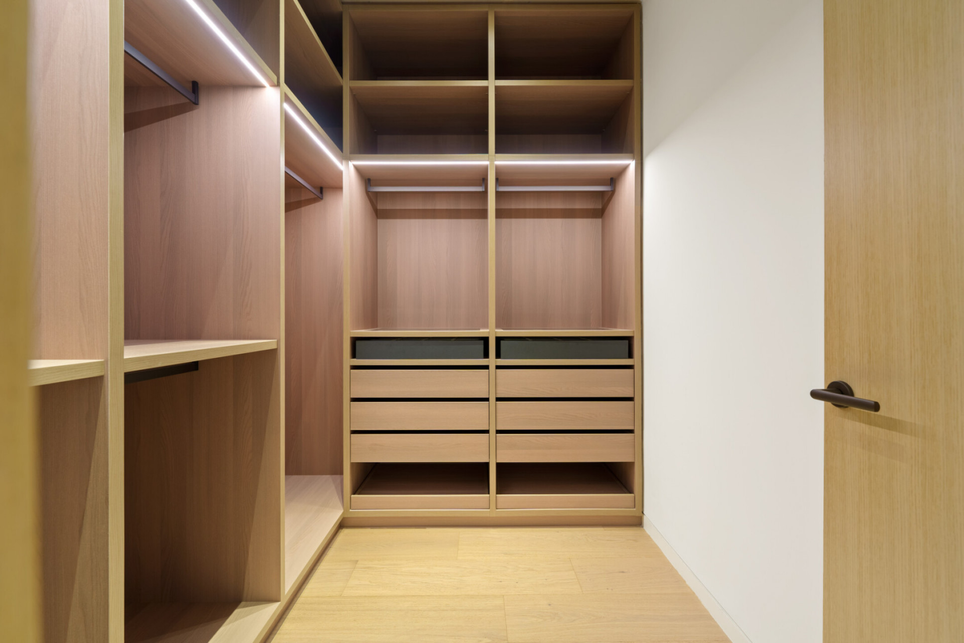 Image 37: detached villa For sale, Nueva Andalucía, €8,650,000 [HFM-C40035]