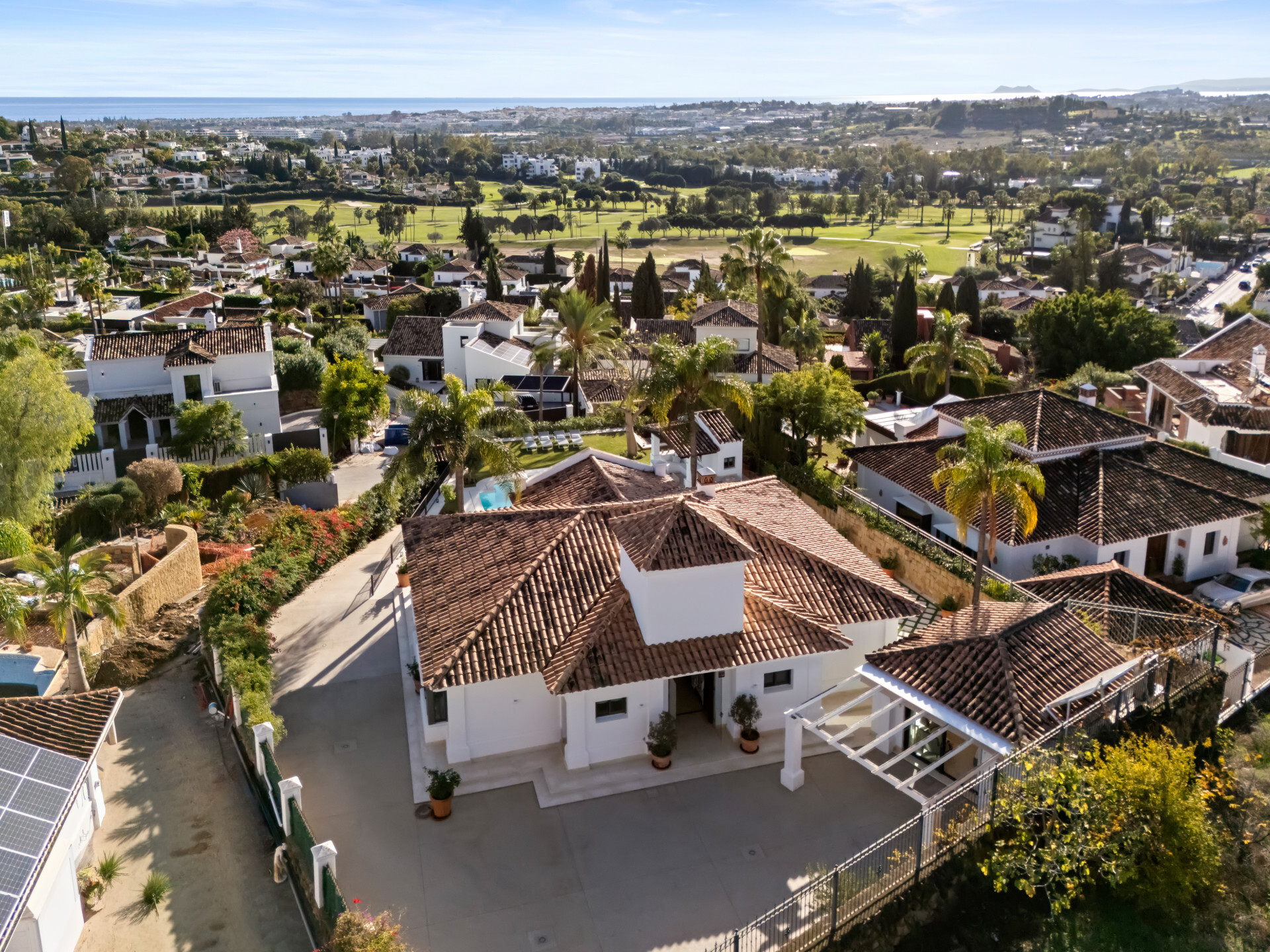 Image {index}: detached villa For sale, Nueva Andalucía, €4,390,000 [HFMs684644]