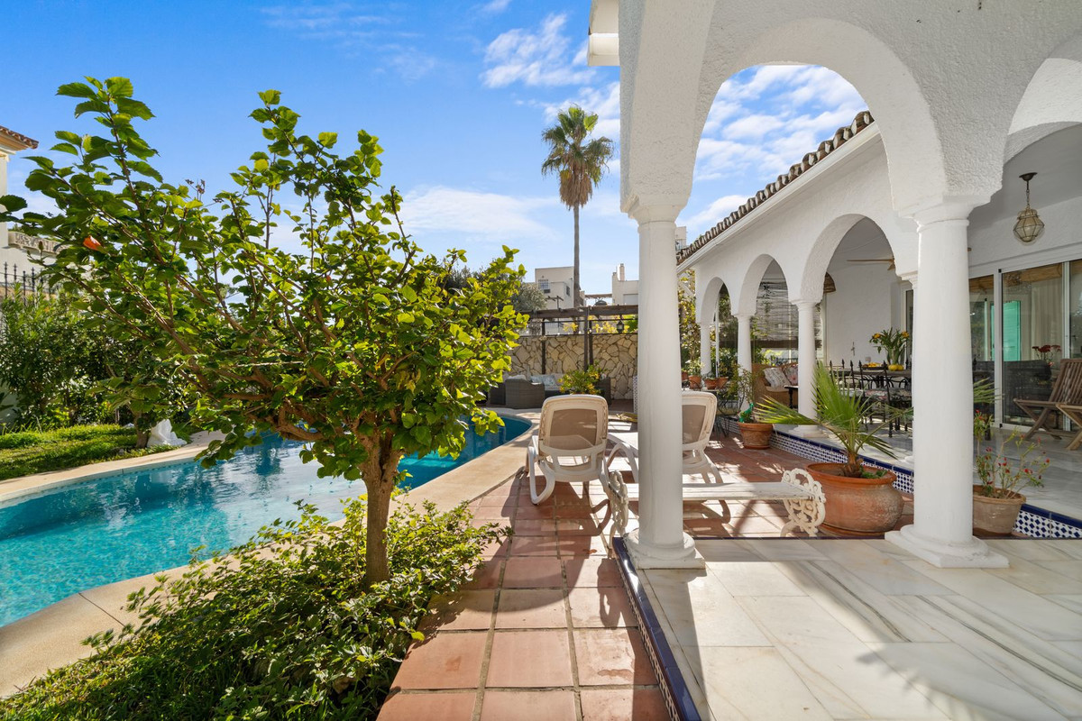 Image {index}: detached villa For sale, Mijas Costa, €749,000 [HFMs684122]