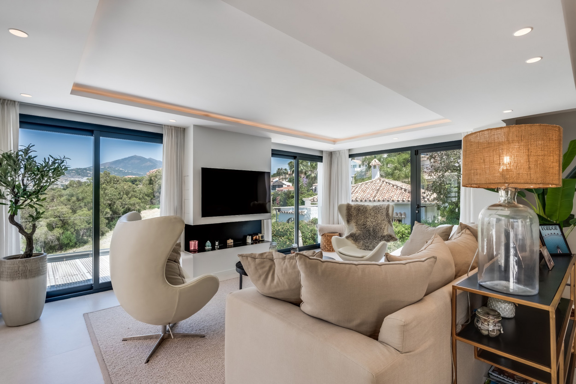 Image 6: Villa - Chalet For sale, Nueva Andalucía, €1,895,000 [HFMs688421]