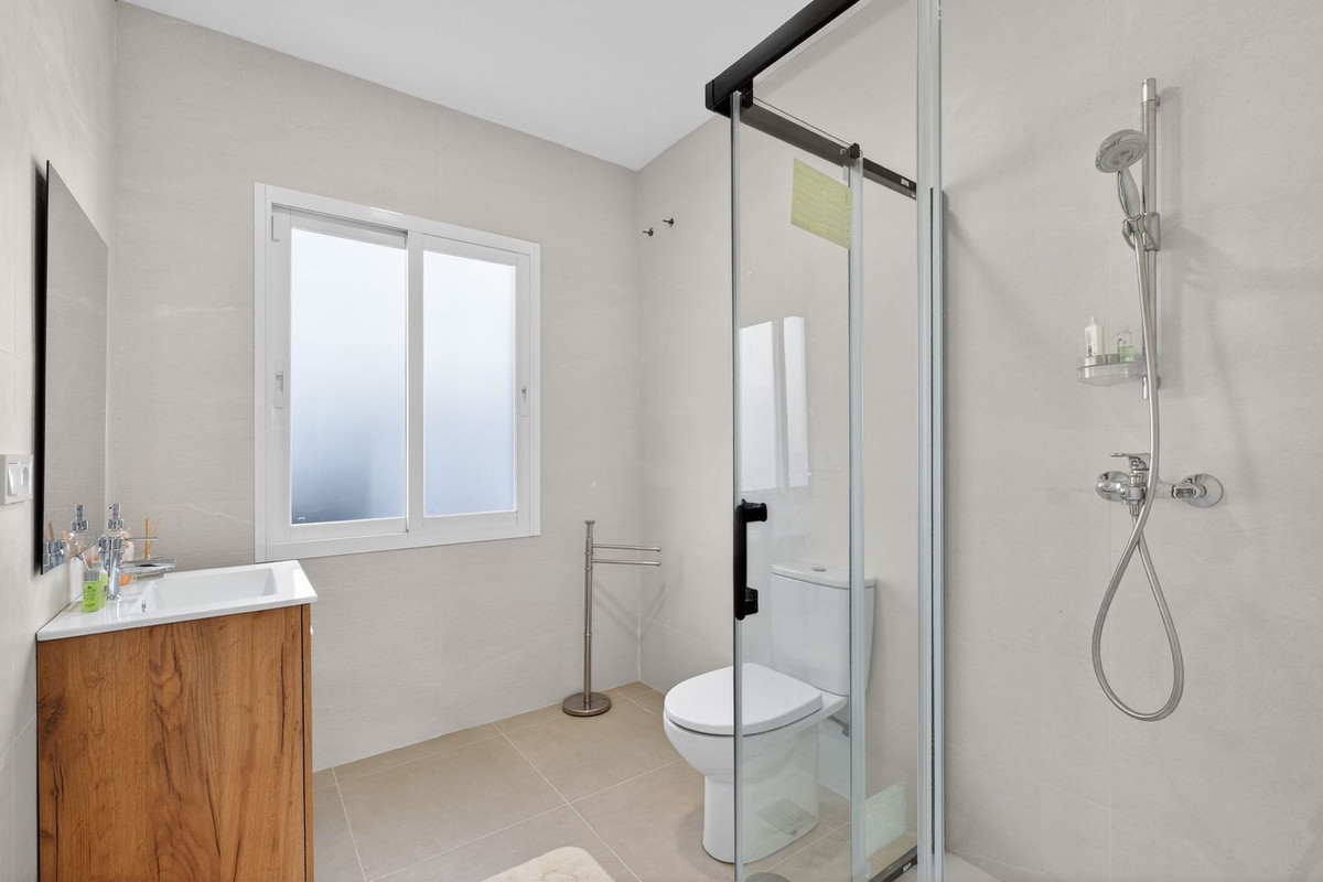 Image 30: Detached Villa For sale, Marbella, €1,649,000 [HFMs689376]