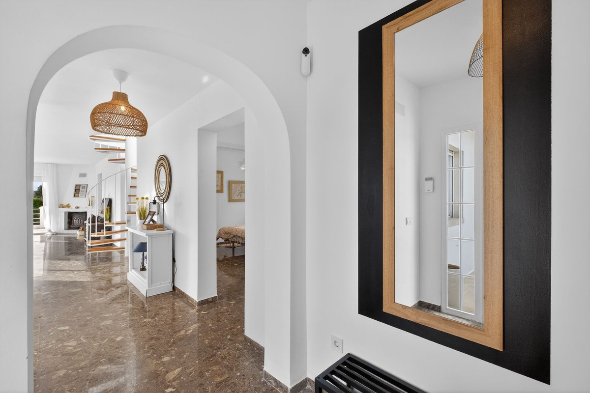 Image 12: Detached Villa For sale, Marbella, €1,649,000 [HFMs689376]