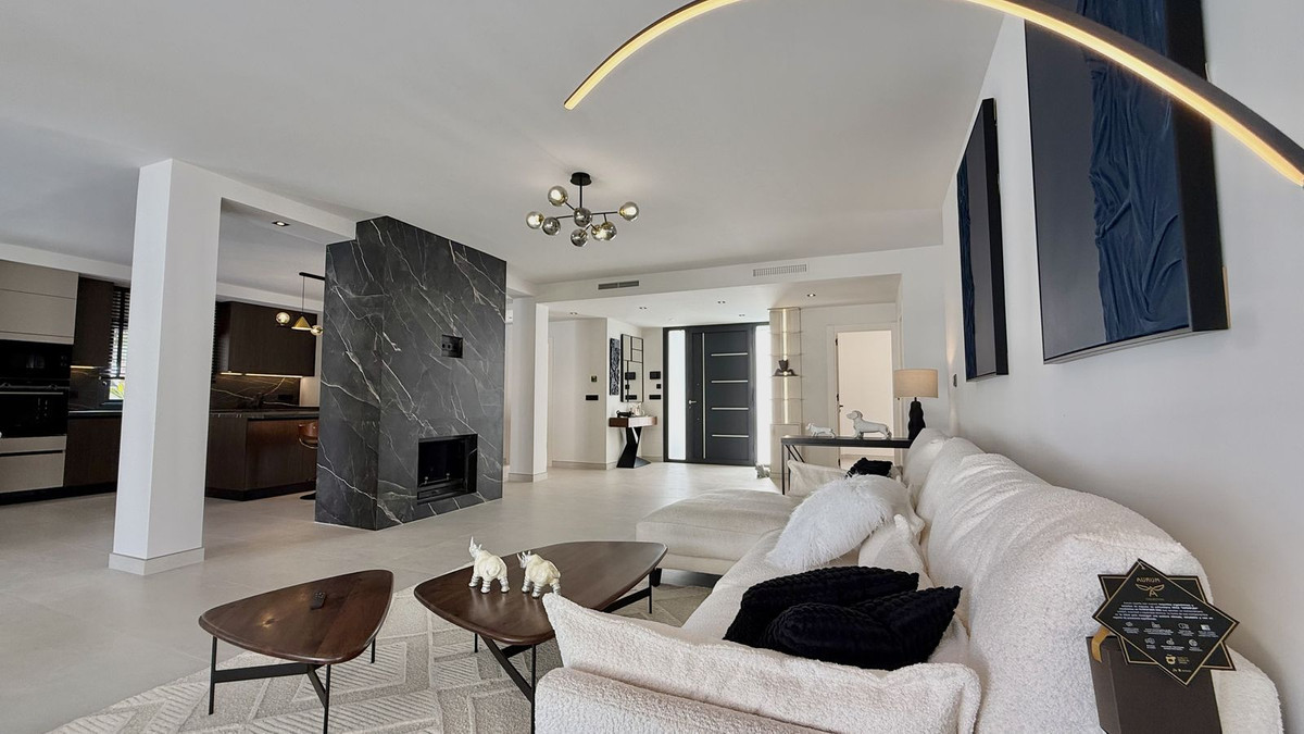 Image 5: Villa - Chalet For sale, Nueva Andalucía, €2,200,000 [HFMs688271]