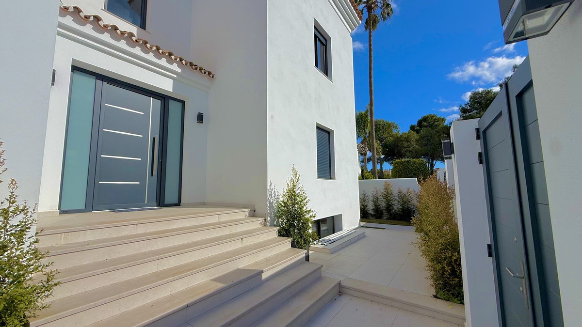 Image 38: Villa - Chalet For sale, Nueva Andalucía, €2,200,000 [HFMs688271]