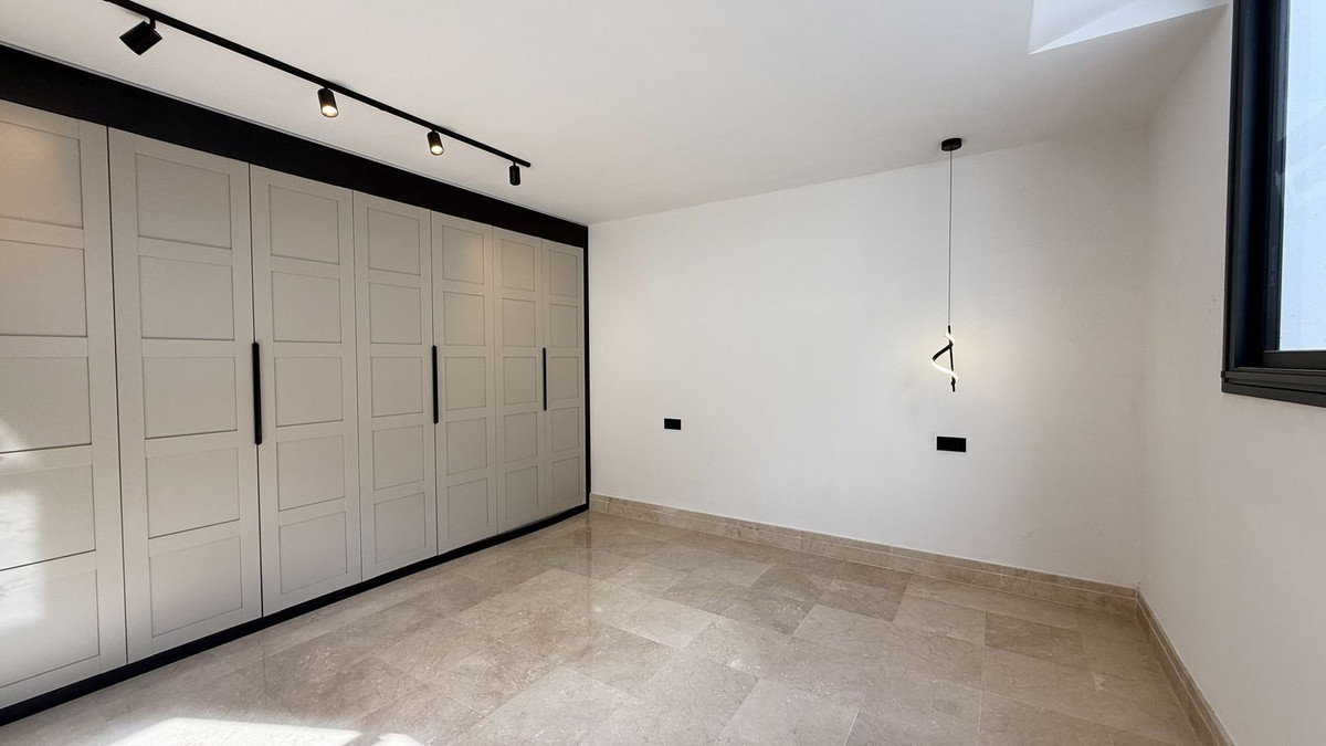 Image 26: Villa - Chalet For sale, Nueva Andalucía, €2,200,000 [HFMs688271]