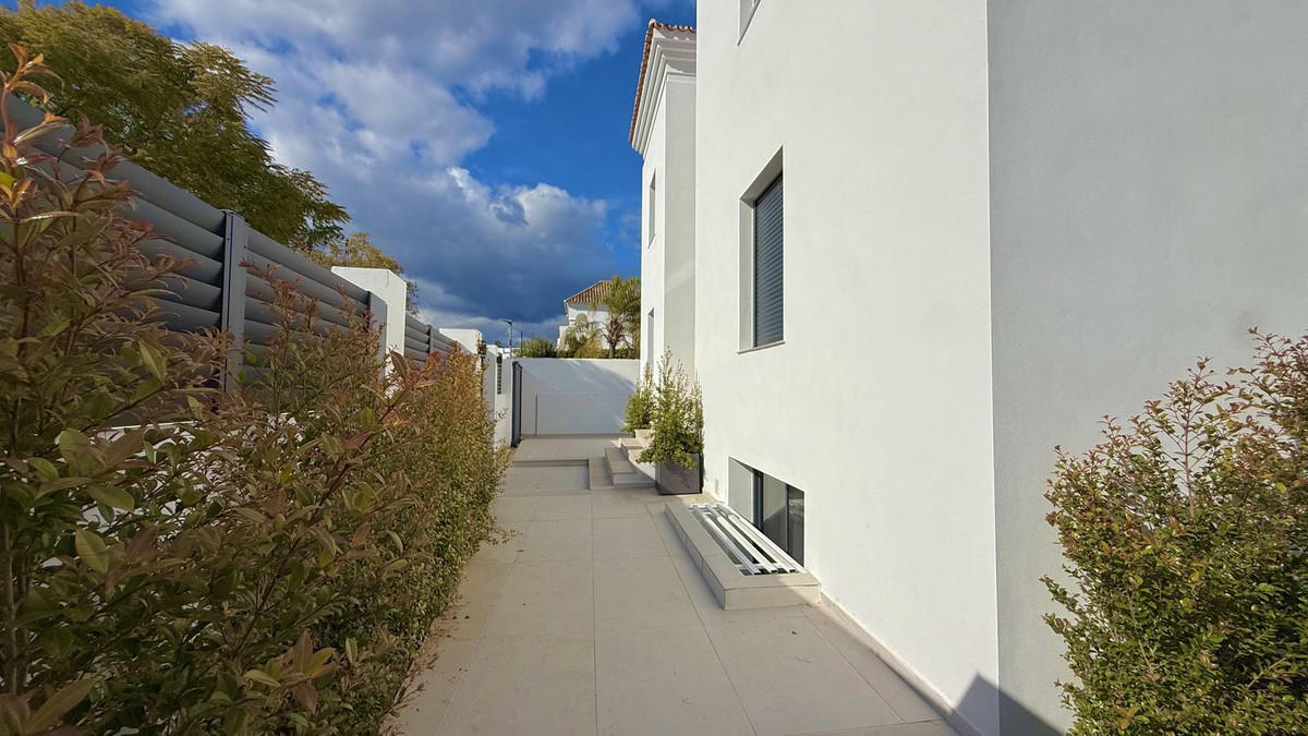 Image 36: Villa - Chalet For sale, Nueva Andalucía, €2,200,000 [HFMs688271]