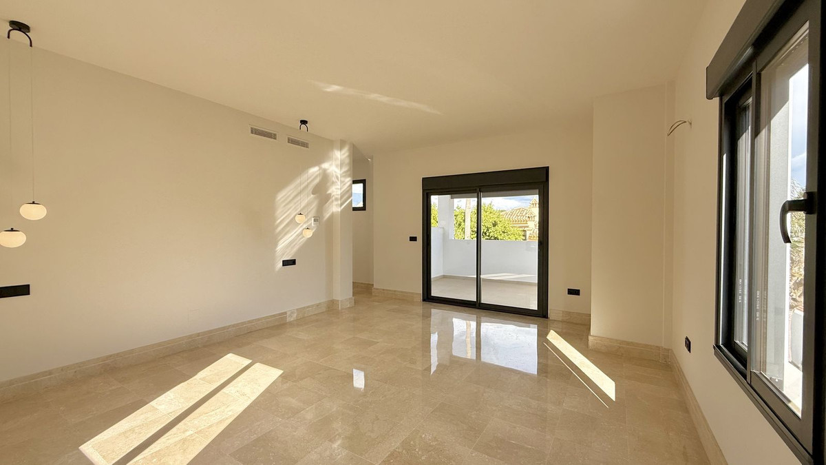 Image 15: Villa - Chalet For sale, Nueva Andalucía, €2,200,000 [HFMs688271]