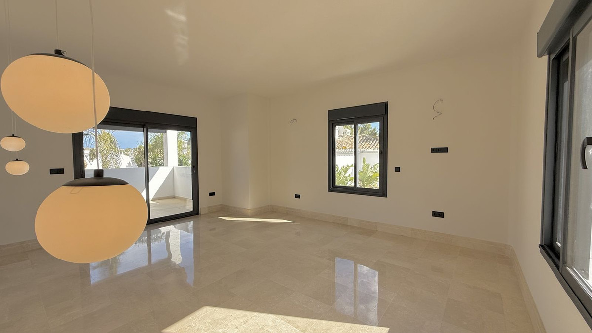 Image 14: Villa - Chalet For sale, Nueva Andalucía, €2,200,000 [HFMs688271]