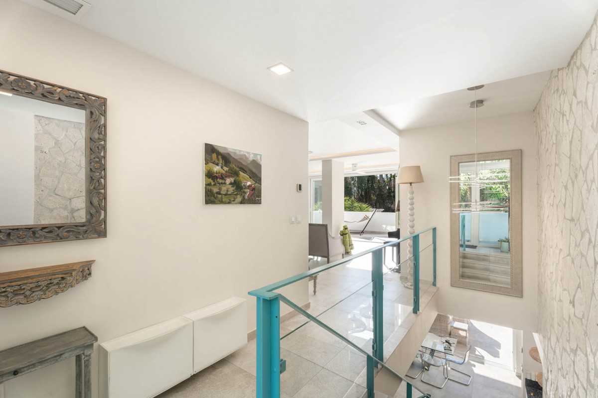 Image 30: Detached Villa For sale, Marbella, €2,380,000 [HFMs688273]