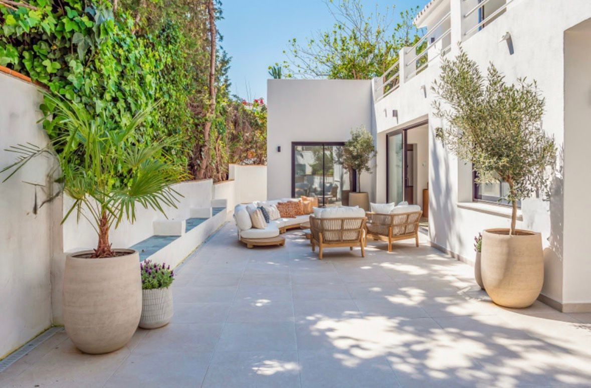 Image 2: Detached Villa For sale, Nueva Andalucía, €1,795,000 [HFMs699457]