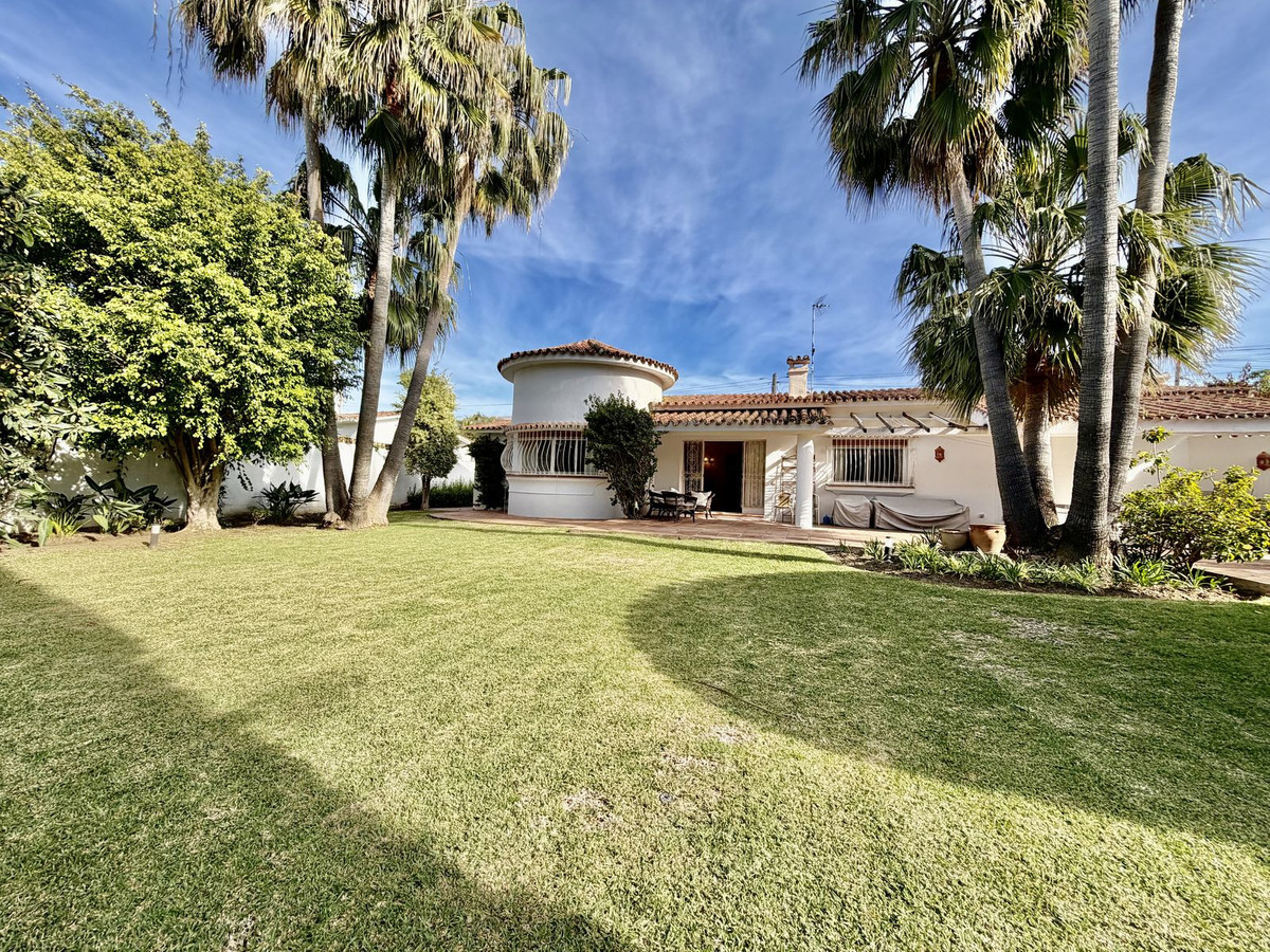 Image 17: Villa - Chalet For sale, San Pedro de Alcántara, €2,495,000 [HFMs701201]