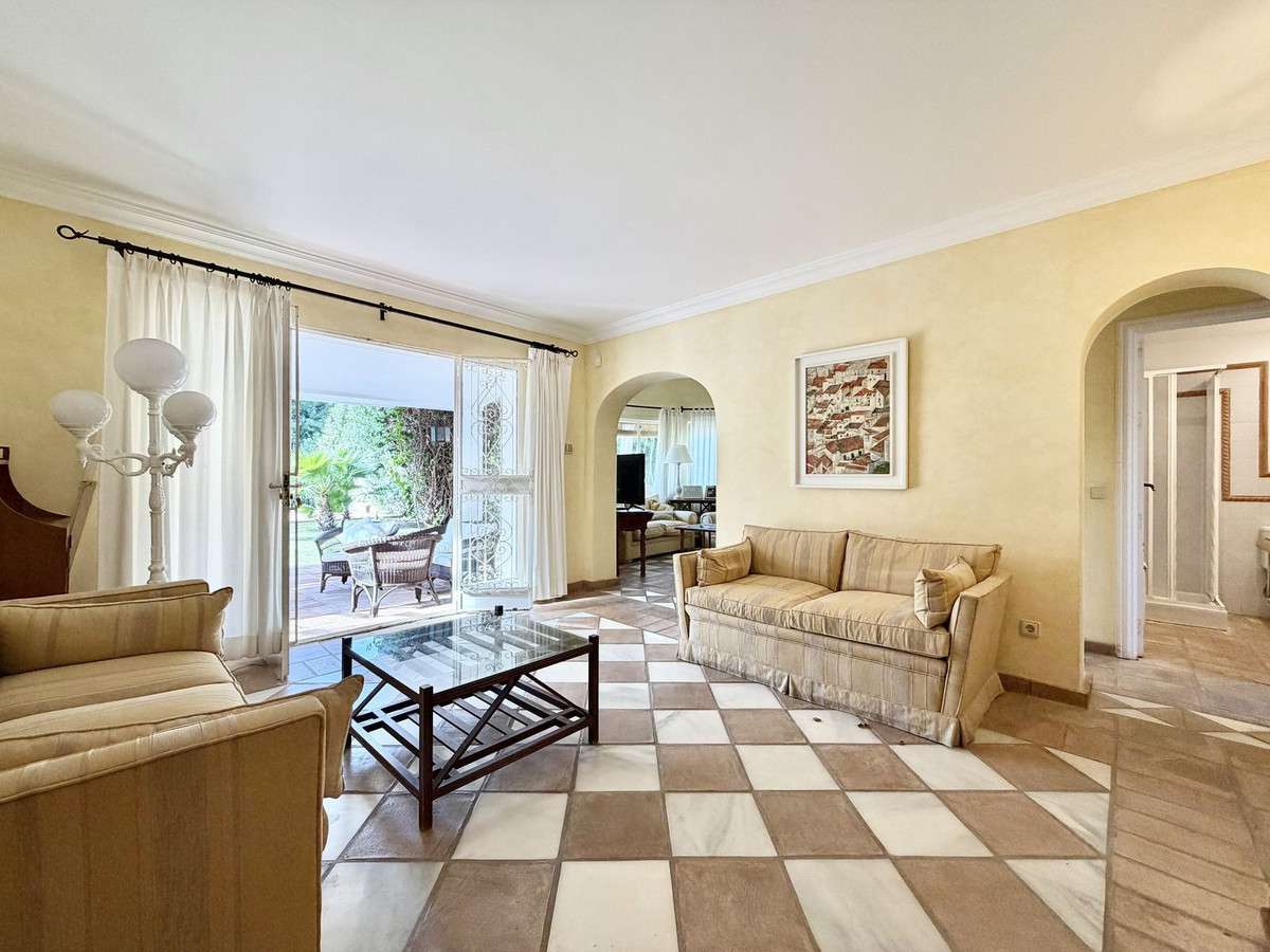 Image 5: Villa - Chalet For sale, San Pedro de Alcántara, €2,495,000 [HFMs701201]