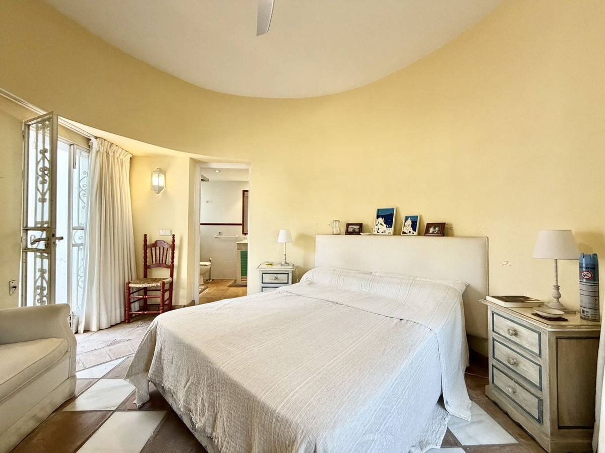 Image 10: Villa - Chalet For sale, San Pedro de Alcántara, €2,495,000 [HFMs701201]