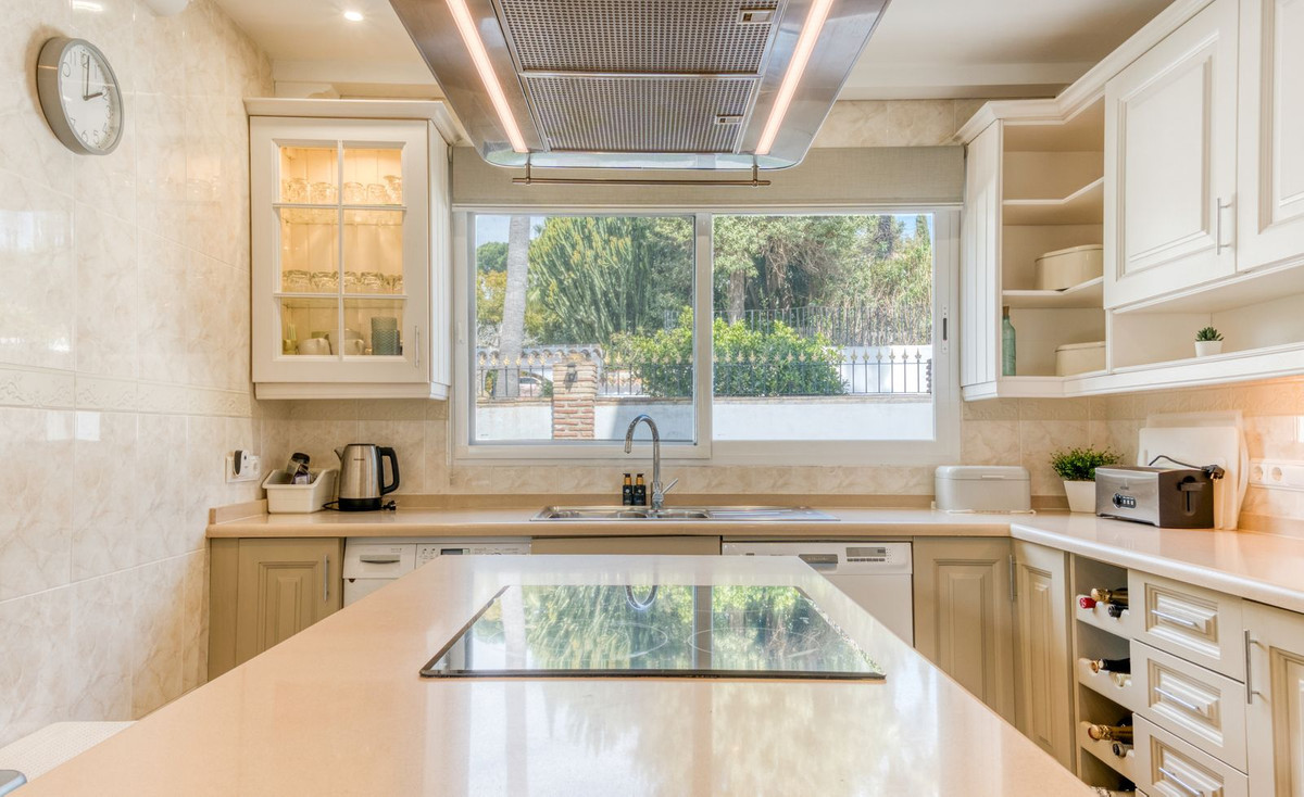 Image 17: Villa - Chalet For sale, Mijas Costa, €1,299,000 [HFMs701600]